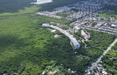 Terreno Cancún Quintana Roo en frente Universidad del Caribe.