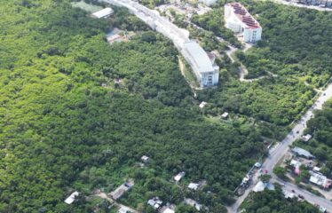 Terreno Cancún Quintana Roo en frente Universidad del Caribe.